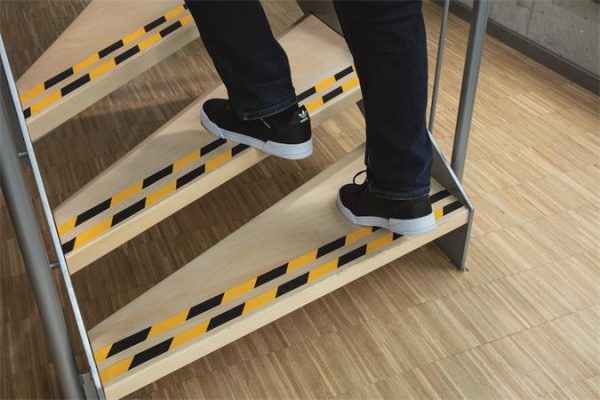 Csúszásgátló szalag, 2,5 cmx15 m, DURABLE "DURALINE®", sárga-fekete - Image 4